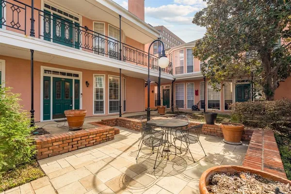 $2,600 | 3208 Cole Avenue, Unit 1111, Dallas, TX 75204