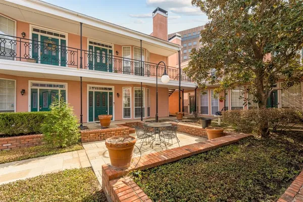 $2,600 | 3208 Cole Avenue, Unit 1111, Dallas, TX 75204