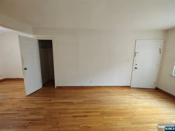 $2,500 | 180 Hillside Avenue, Unit K1, Leonia, NJ 07605