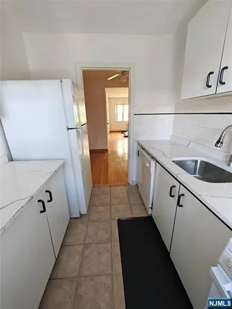 $2,500 | 180 Hillside Avenue, Unit K1, Leonia, NJ 07605