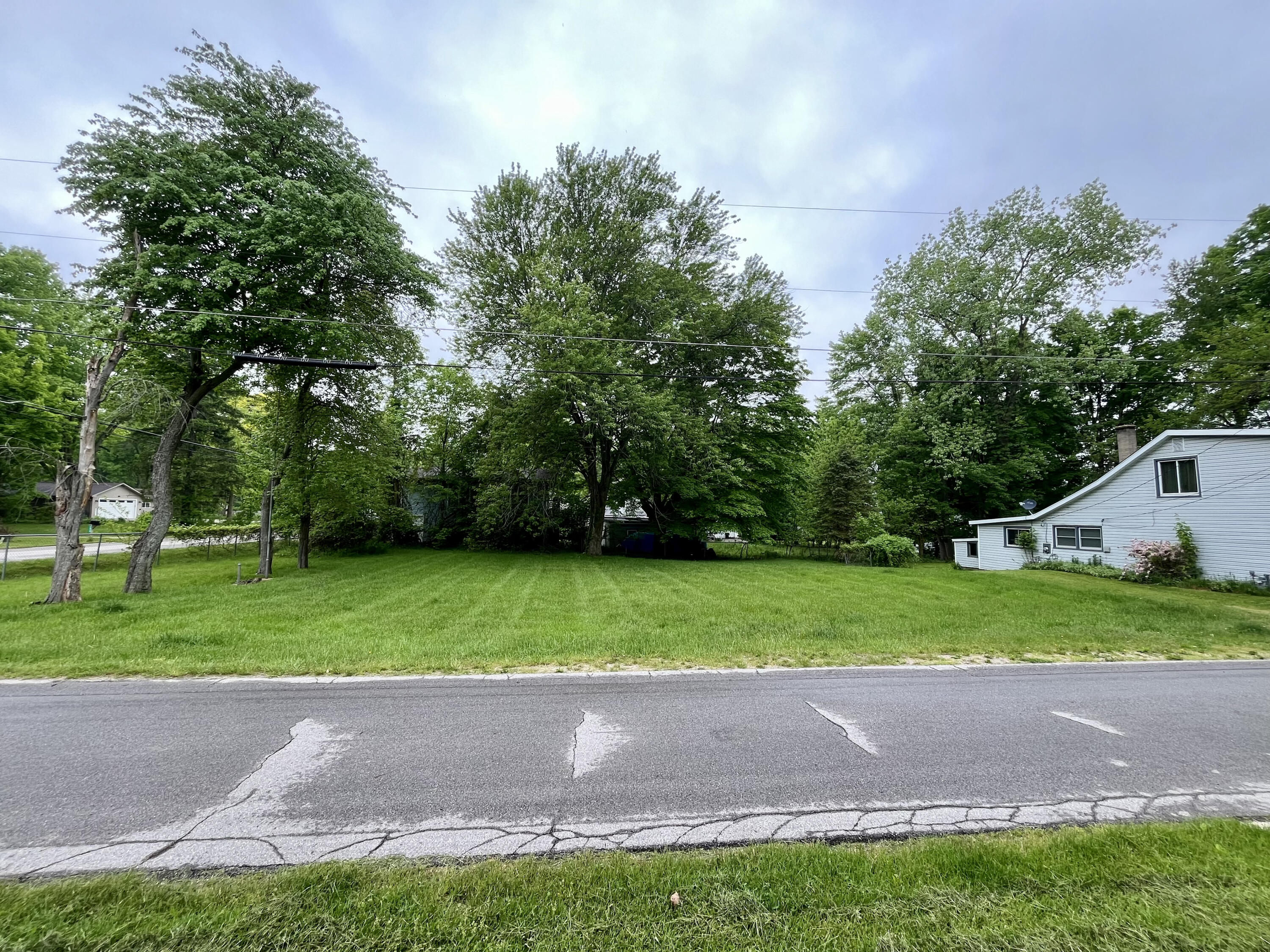 4916 Pier Road Watervliet, MI 49098 - Photo 3 of 10 IMG_1779