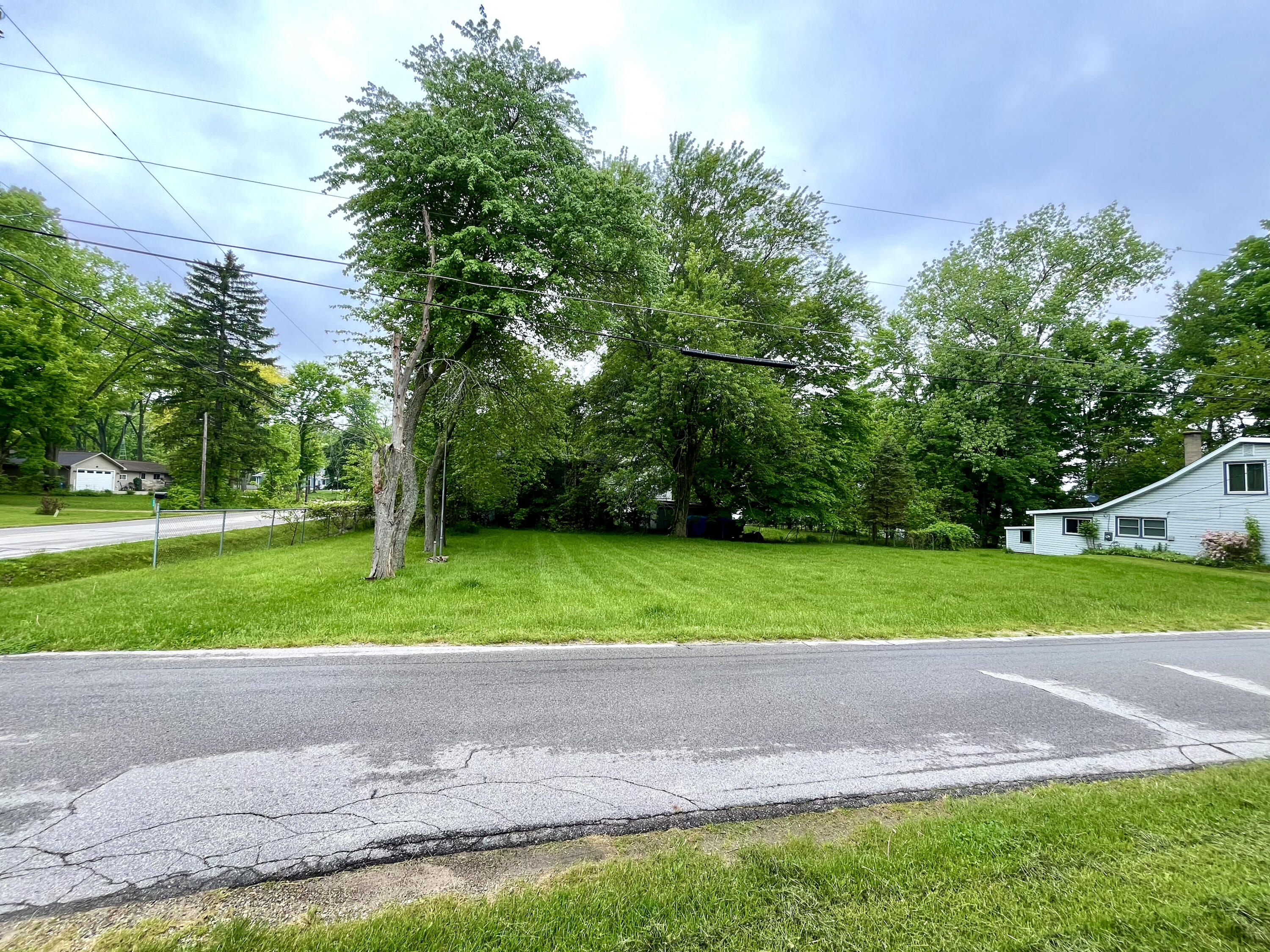 4916 Pier Road Watervliet, MI 49098 - Photo 4 of 10 IMG_1783
