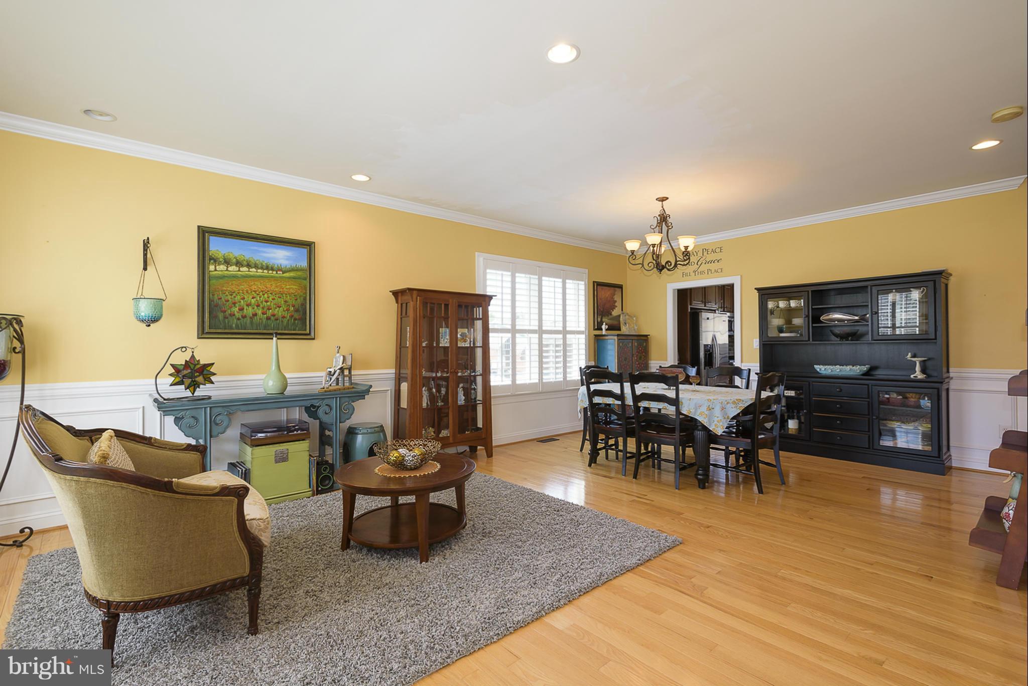 444 Neepier Road Catonsville, MD 21228 - Photo 3 of 29 Living Room