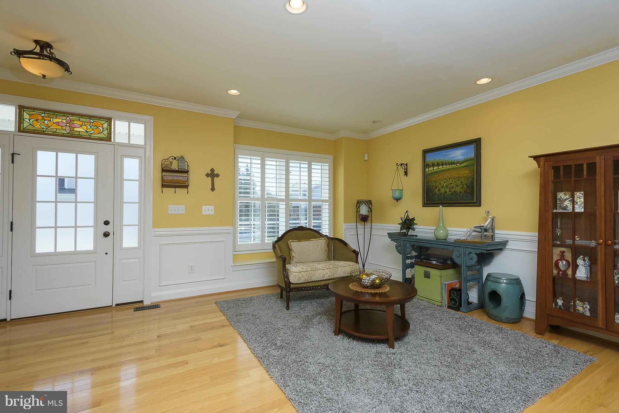 444 Neepier Road Catonsville, MD 21228 - Photo 4 of 29 Living Room