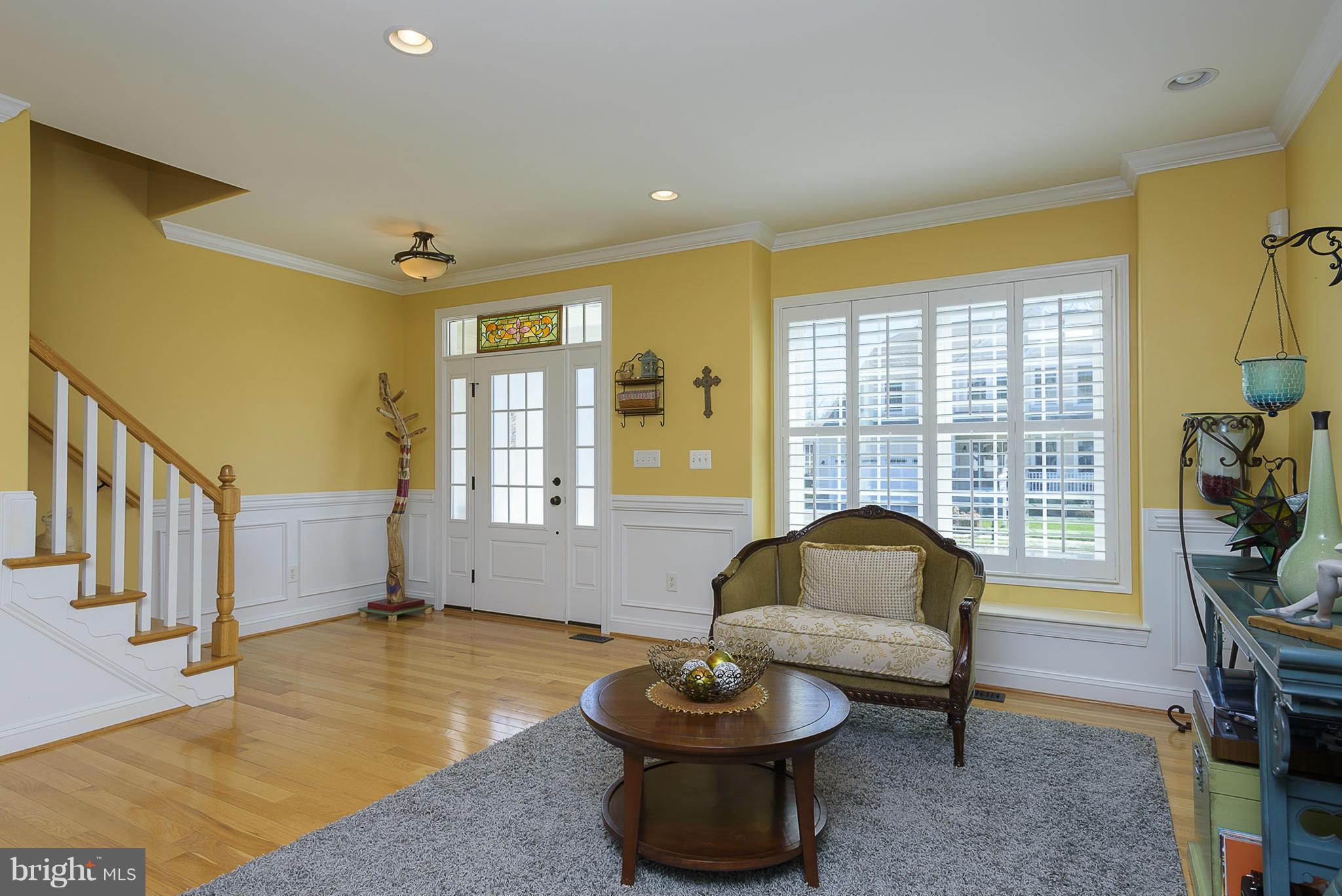 444 Neepier Road Catonsville, MD 21228 - Photo 5 of 29 Living Room
