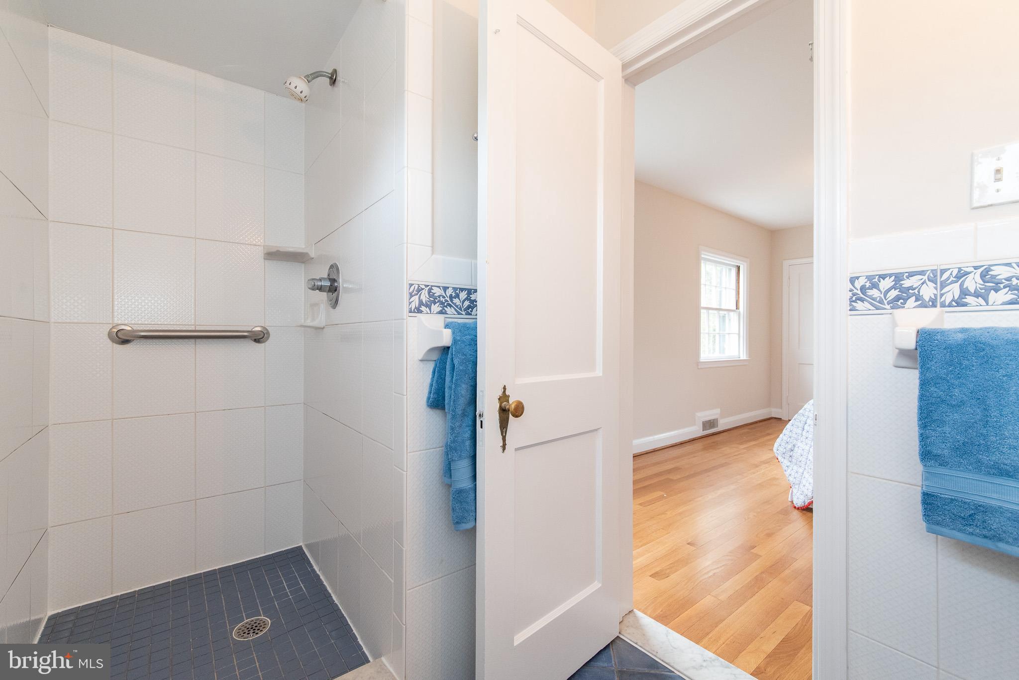 344 Broadmoor Road Baltimore, MD 21212 - Photo 20 of 44 Stall Shower