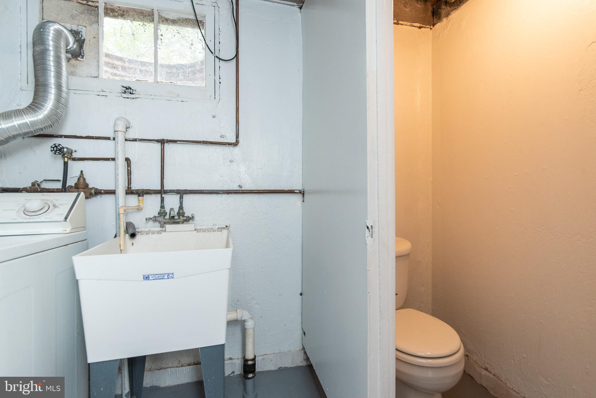 344 Broadmoor Road Baltimore, MD 21212 - Photo 34 of 44 Washtub & Additional Toilet