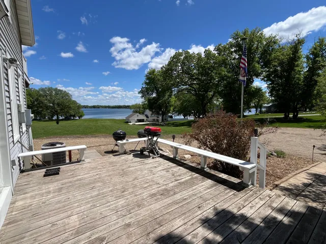 $800,000 | 5861 Highway 71 Northeast, Willmar, MN 56201