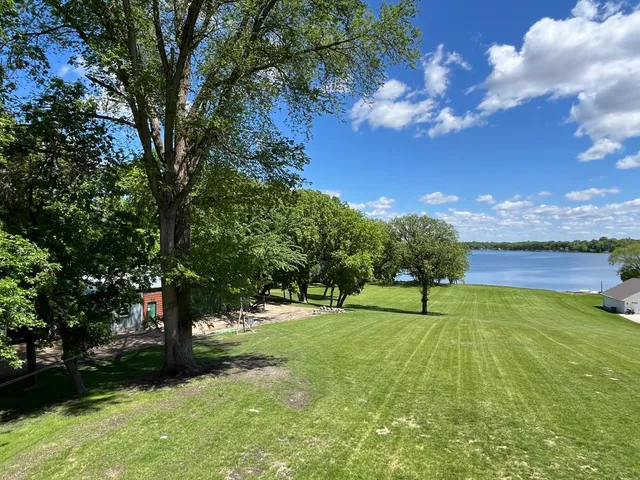 $800,000 | 5861 Highway 71 Northeast, Willmar, MN 56201