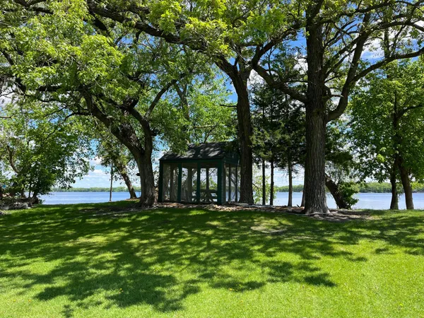 $800,000 | 5861 Highway 71 Northeast, Willmar, MN 56201