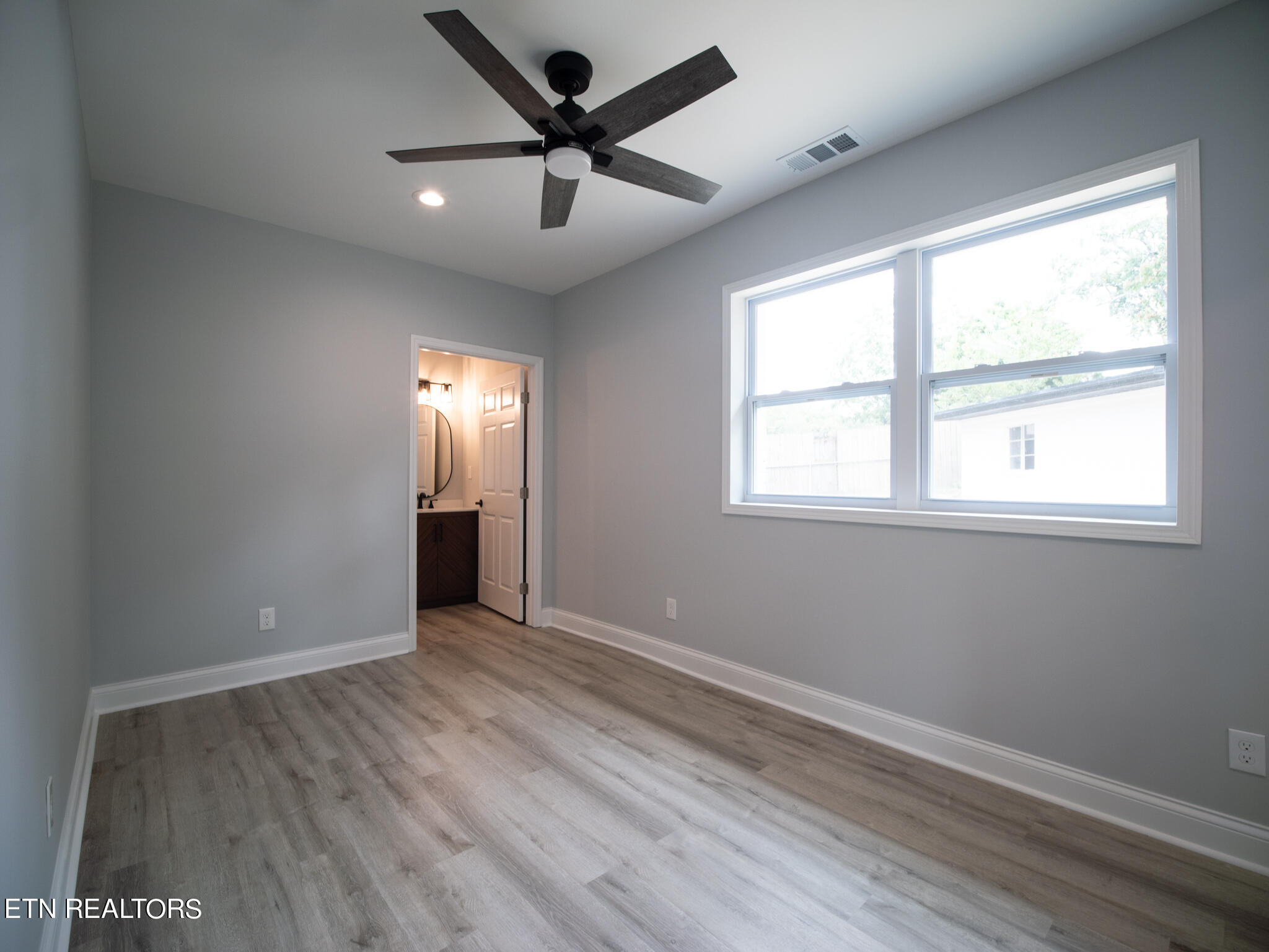 142 South Purdue Avenue Oak Ridge, TN 37830 - Photo 20 of 50 Owners Ensuite
