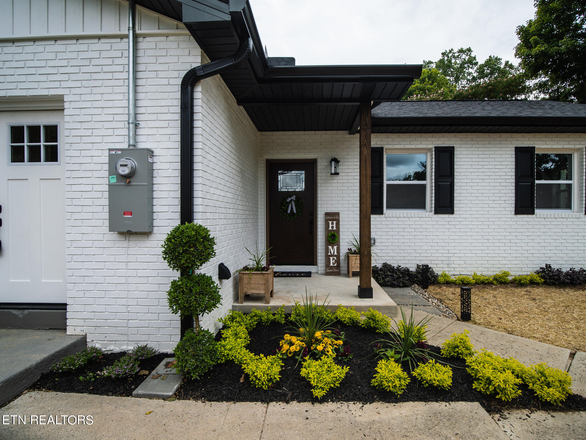 142 South Purdue Avenue Oak Ridge, TN 37830 - Photo 2 of 50 Front Porch