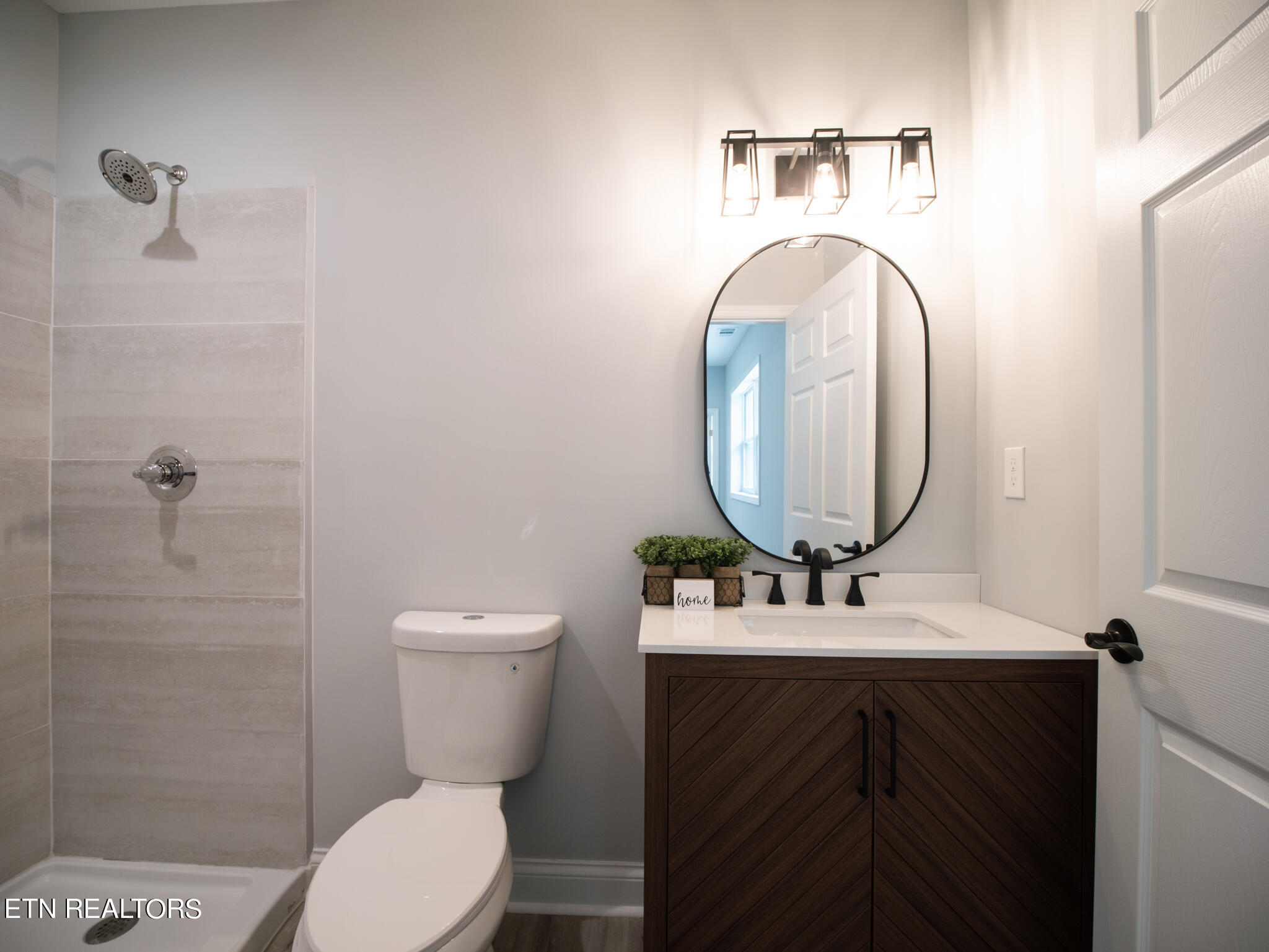142 South Purdue Avenue Oak Ridge, TN 37830 - Photo 24 of 50 Owners Ensuite Bath