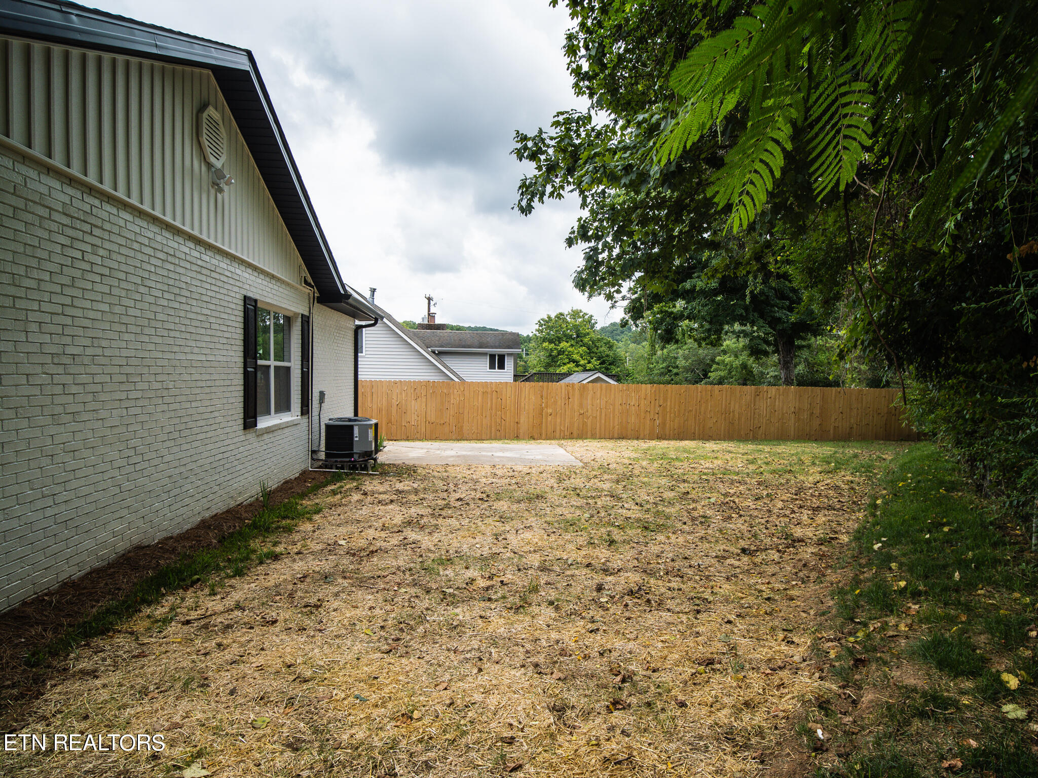 142 South Purdue Avenue Oak Ridge, TN 37830 - Photo 48 of 50 Side yard