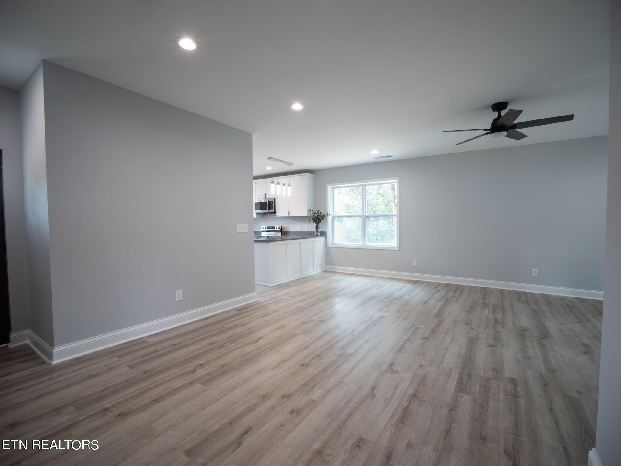 142 South Purdue Avenue Oak Ridge, TN 37830 - Photo 7 of 50 Living / Dining Combo