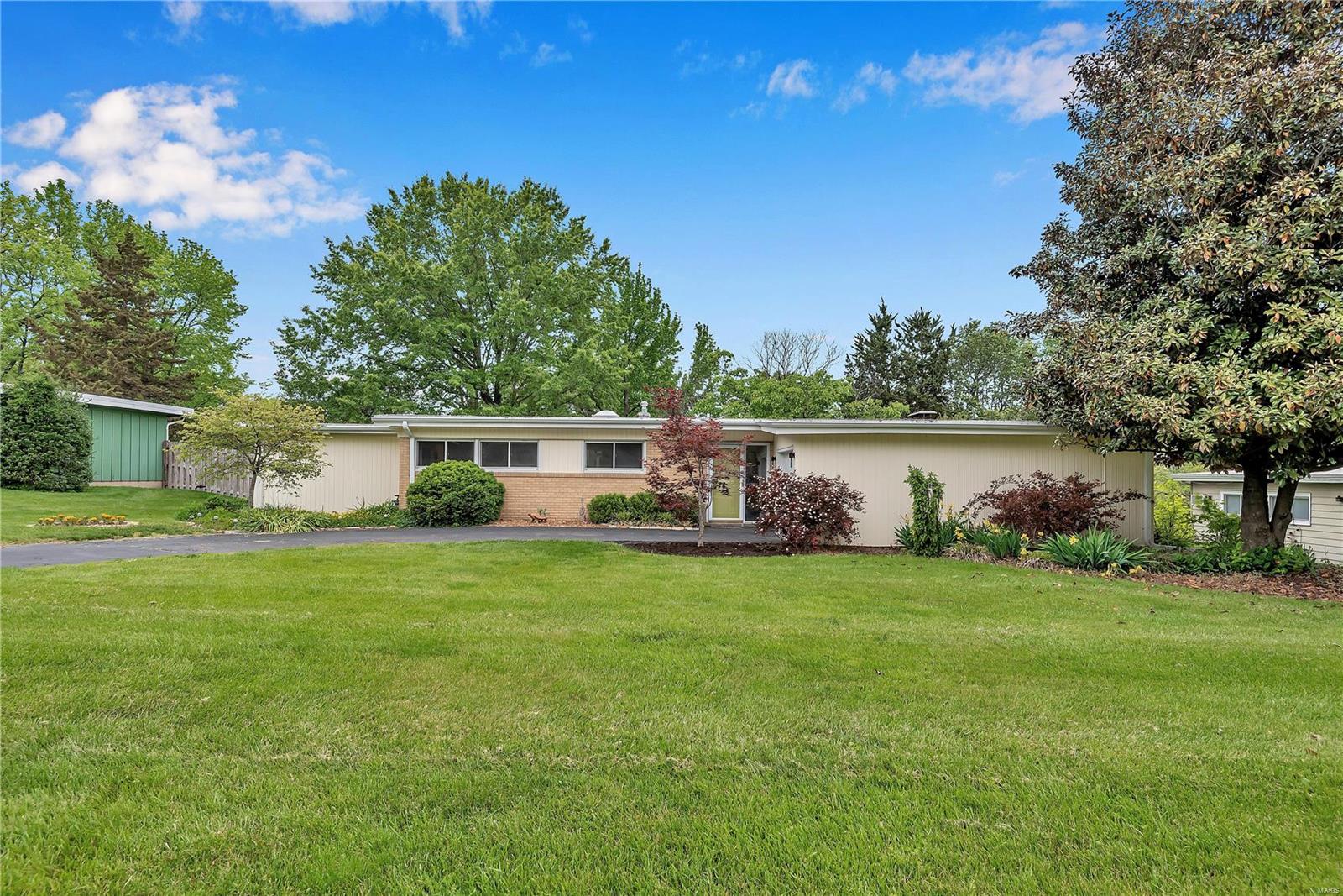 2425 St Giles Road St. Louis, MO 63122 - Photo 2 of 30