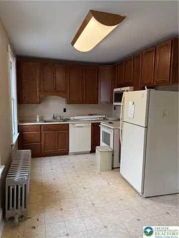 $2,000 | 170 North Whitfield Street, Unit 2, Nazareth, PA 18064