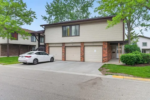 $230,000 | 1326 Kingsbury Drive, Unit 6, Hanover Park, IL 60133