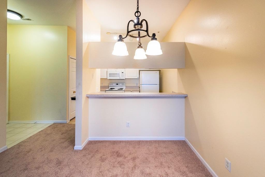 1236 Joyce Lane, Unit 27 Ann Arbor, MI 48103 - Photo 6 of 22 4d6edb6e-7085-4338-873d-41fa9d842e9d.jpg