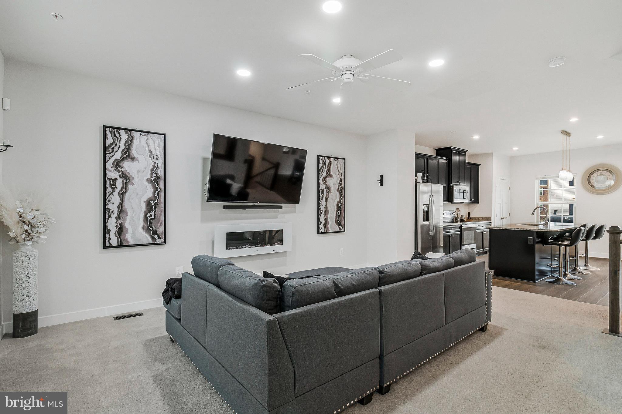 16504 Caribbean Way Accokeek, MD 20607 - Photo 7 of 29 a living room with furniture and a flat screen tv