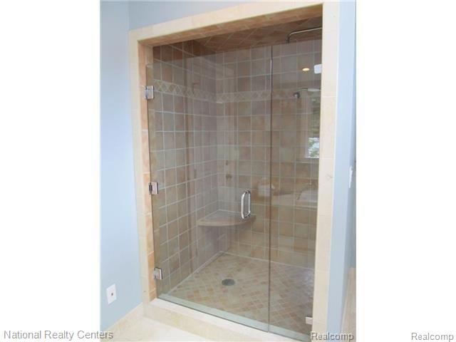 610 Rivard Boulevard Grosse Pointe, MI 48230 - Photo 18 of 29 Master Bath_6.jpg