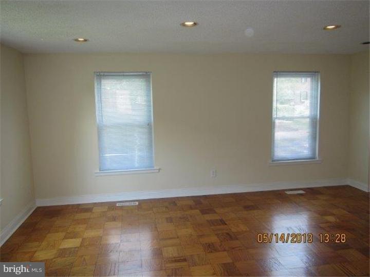 11114 Greiner Road Philadelphia, PA 19116 - Photo 3 of 25 Living Room