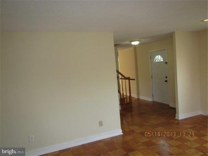 11114 Greiner Road Philadelphia, PA 19116 - Photo 4 of 25 Living Room