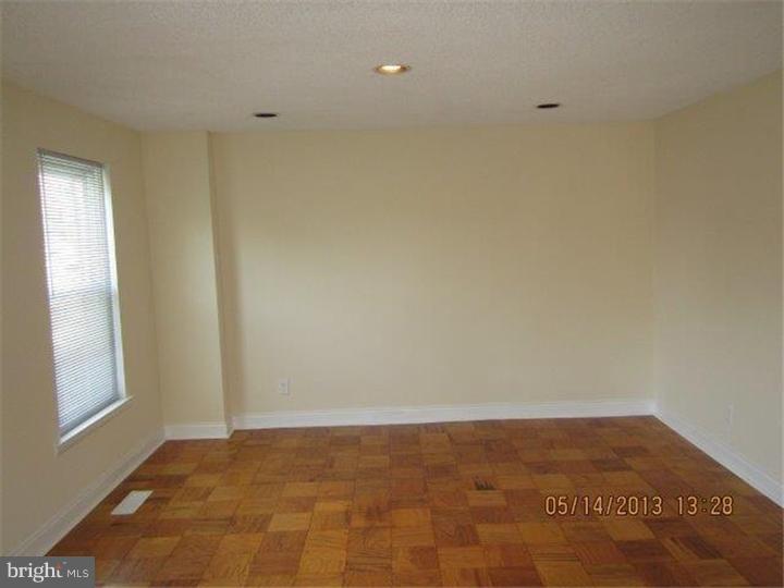 11114 Greiner Road Philadelphia, PA 19116 - Photo 5 of 25 Living Room