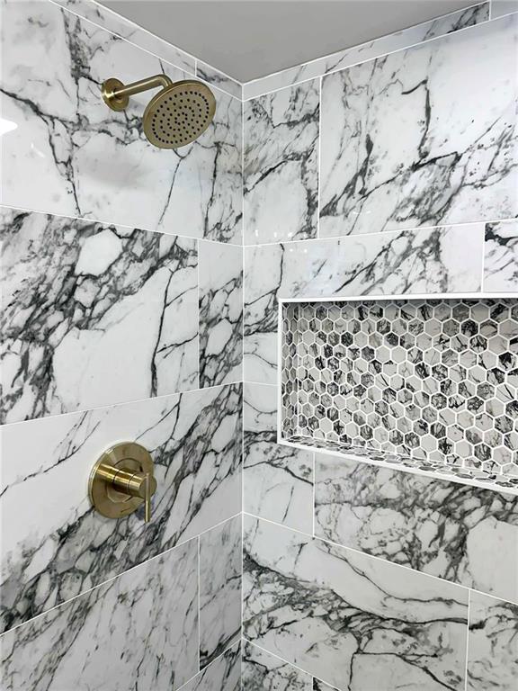 135 Pear Orchard Road Coraopolis, PA 15108 - Photo 30 of 43 a bathroom with a bathtub