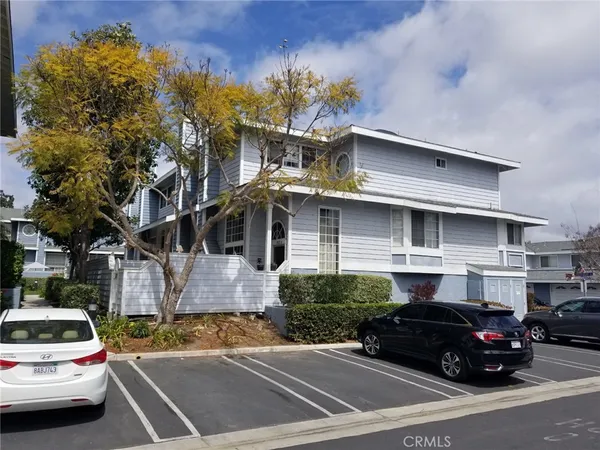 $3,950 | 19121 Queensport Lane, Unit A, Huntington Beach, CA 92646