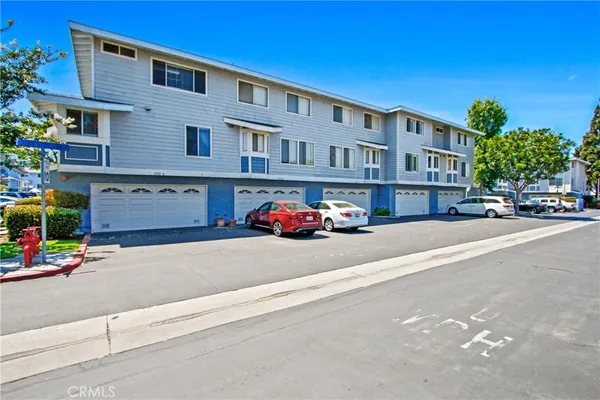 $3,950 | 19121 Queensport Lane, Unit A, Huntington Beach, CA 92646