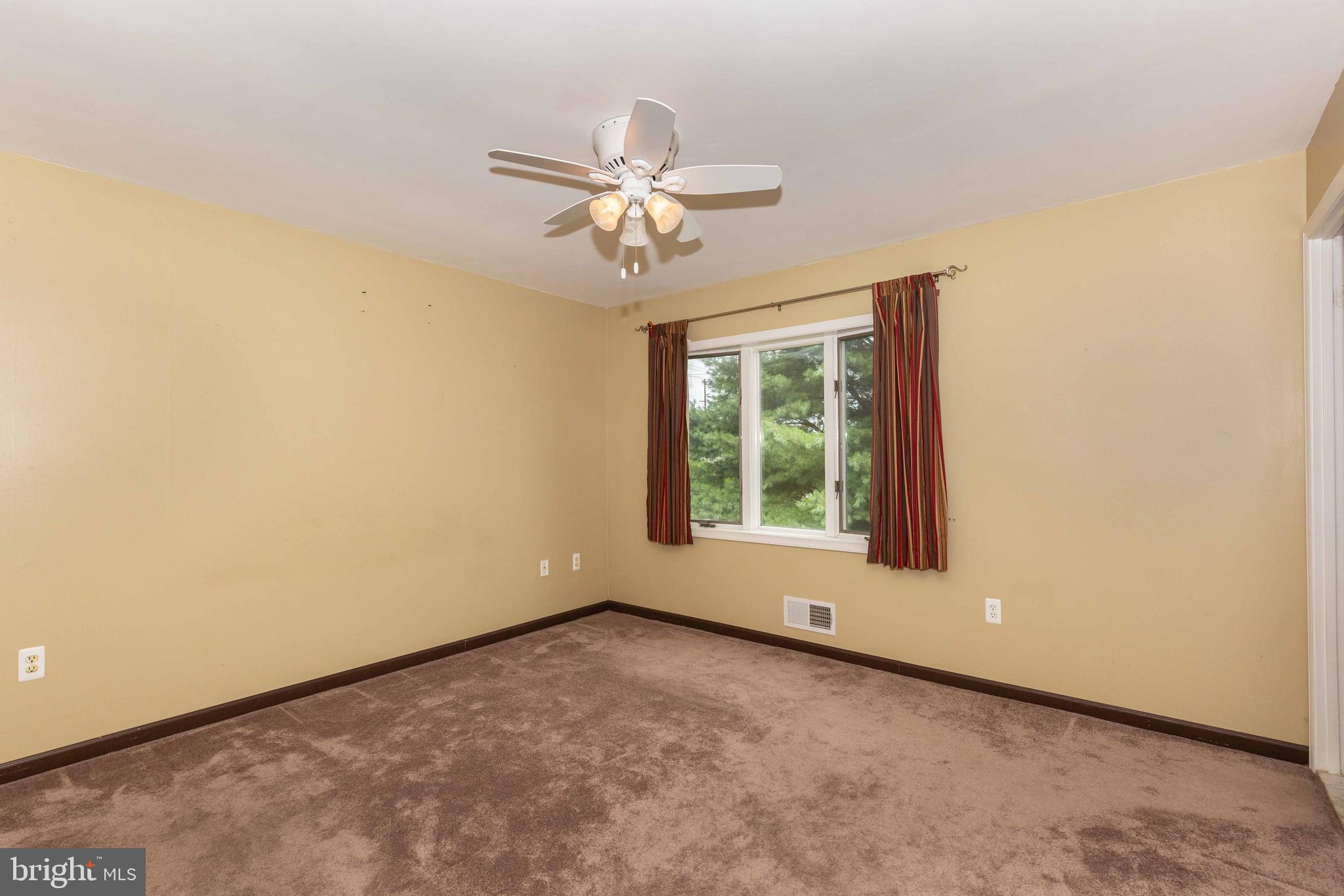 5698 Linton Road Sykesville, MD 21784 - Photo 17 of 42 Master BR w/ceiling fan