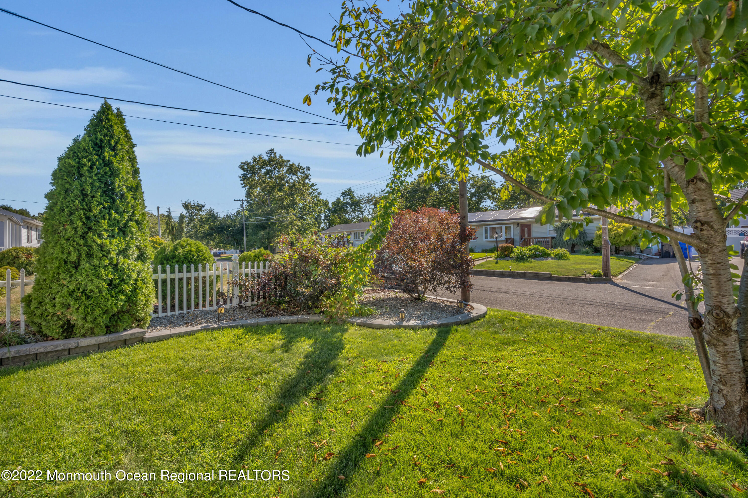 19 Lark Lane Brick, NJ 08724 - Photo 68 of 72 a garden view with a seating space