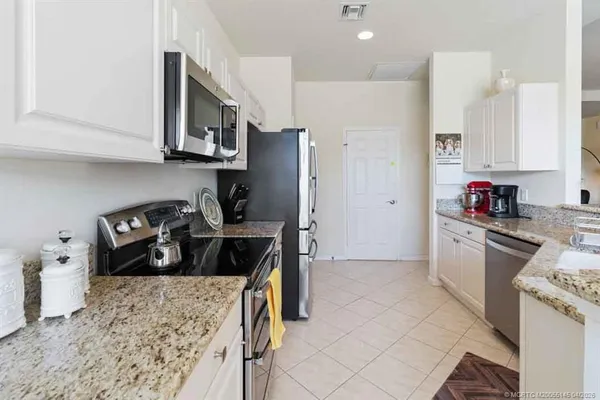 $2,950 | 2371 Southwest Carriage Hill Terrace, Unit 202, Palm City, FL 34990