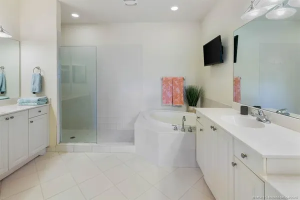 $2,950 | 2371 Southwest Carriage Hill Terrace, Unit 202, Palm City, FL 34990