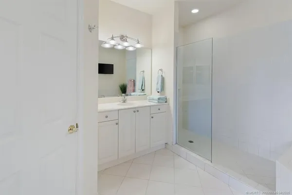 $2,950 | 2371 Southwest Carriage Hill Terrace, Unit 202, Palm City, FL 34990