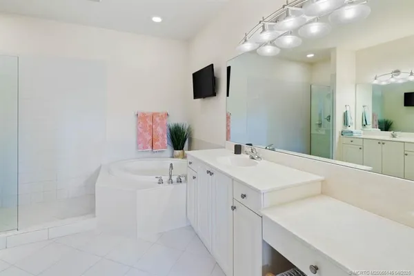 $2,950 | 2371 Southwest Carriage Hill Terrace, Unit 202, Palm City, FL 34990