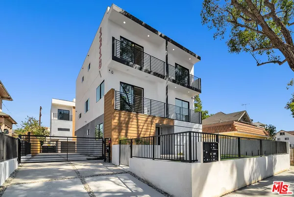 $3,425 | 1218 1/2 Magnolia Avenue, Los Angeles, CA 90006