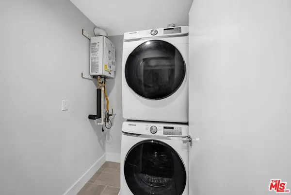$3,425 | 1218 1/2 Magnolia Avenue, Los Angeles, CA 90006