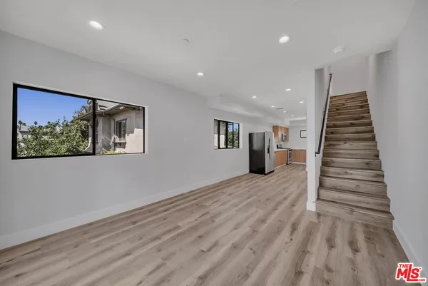 $3,425 | 1218 1/2 Magnolia Avenue, Los Angeles, CA 90006