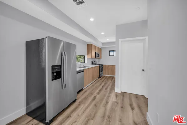 $3,425 | 1218 1/2 Magnolia Avenue, Los Angeles, CA 90006