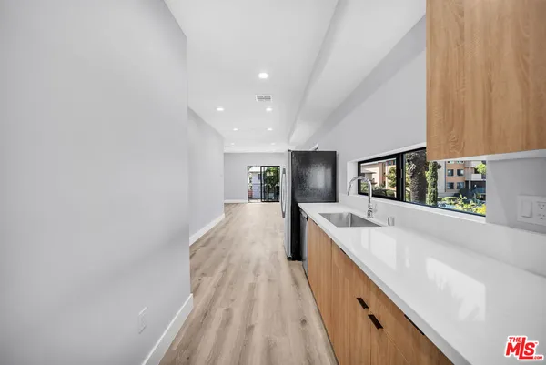 $3,425 | 1218 1/2 Magnolia Avenue, Los Angeles, CA 90006
