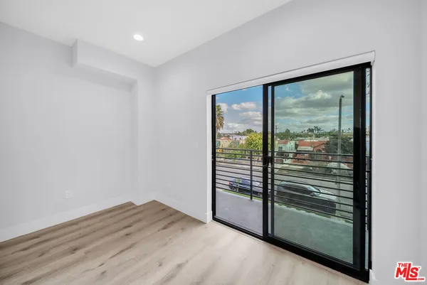 $3,425 | 1218 1/2 Magnolia Avenue, Los Angeles, CA 90006