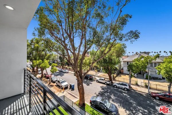 $3,425 | 1218 1/2 Magnolia Avenue, Los Angeles, CA 90006