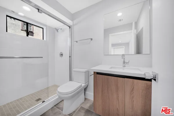 $3,425 | 1218 1/2 Magnolia Avenue, Los Angeles, CA 90006