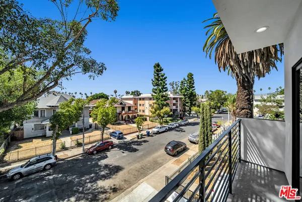 $3,425 | 1218 1/2 Magnolia Avenue, Los Angeles, CA 90006