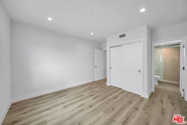 $3,425 | 1218 1/2 Magnolia Avenue, Los Angeles, CA 90006