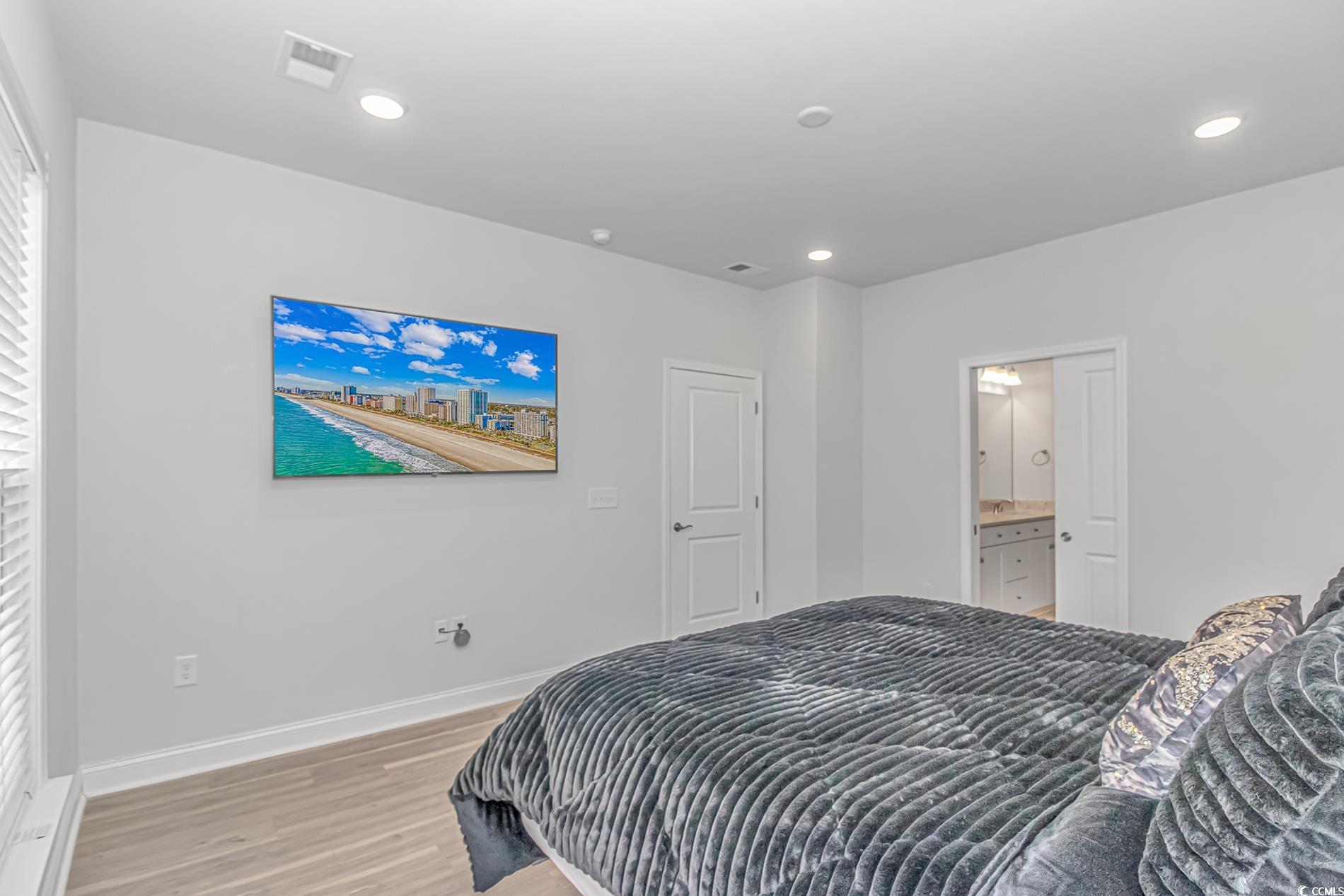 6076 Campanella Street Myrtle Beach, SC 29577 - Photo 21 of 29 Bedroom with ensuite bathroom, visible vents, recessed lighting, light wood-style flooring, and baseboards