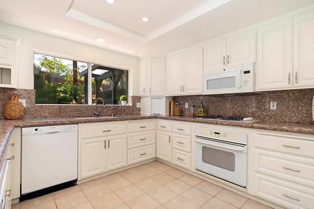 331 Camino De Las Flores Encinitas, CA 92024 - Photo 11 of 42