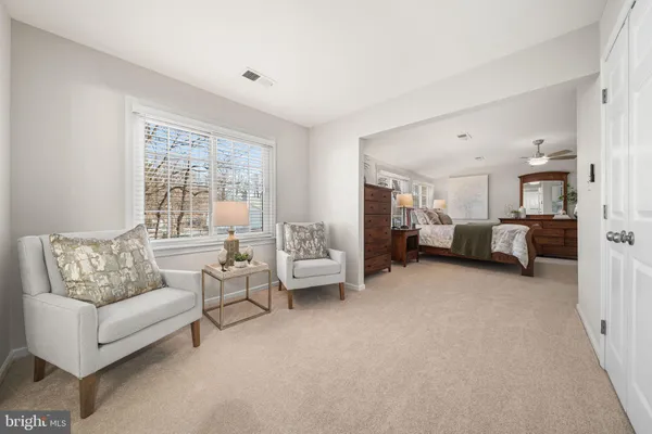 a picture of a very nice looking room